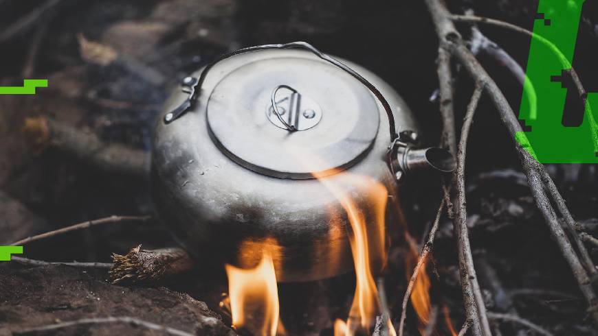 czajnik na ogniskiem